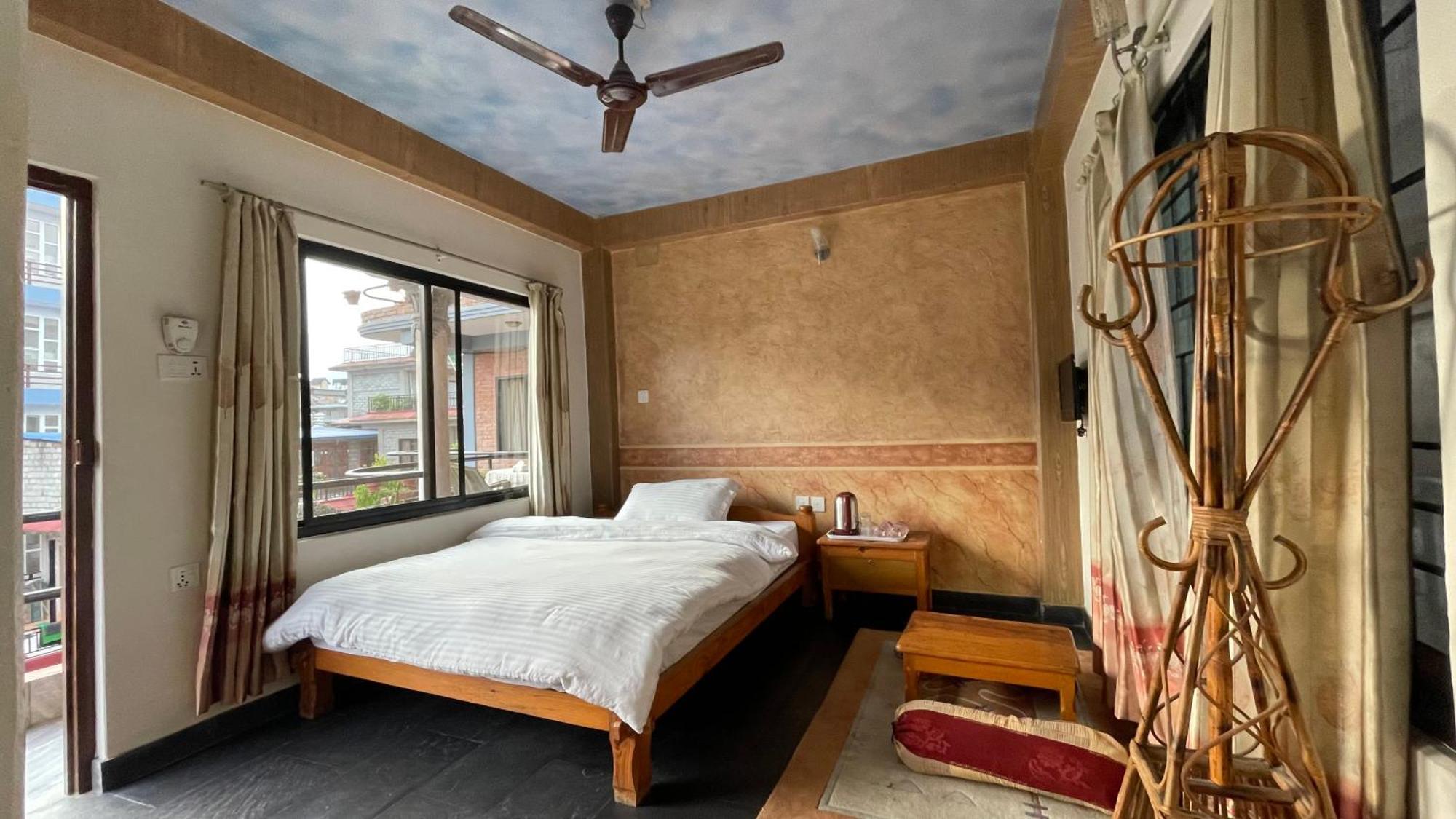 Hotel Hakoniwa Pokhara Extérieur photo